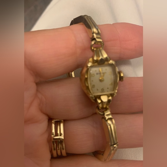 Vintage 1956 Bulova Women's Gold-Tone Watch and a gold Pulsar watch. 2 watches - Picture 2 of 13